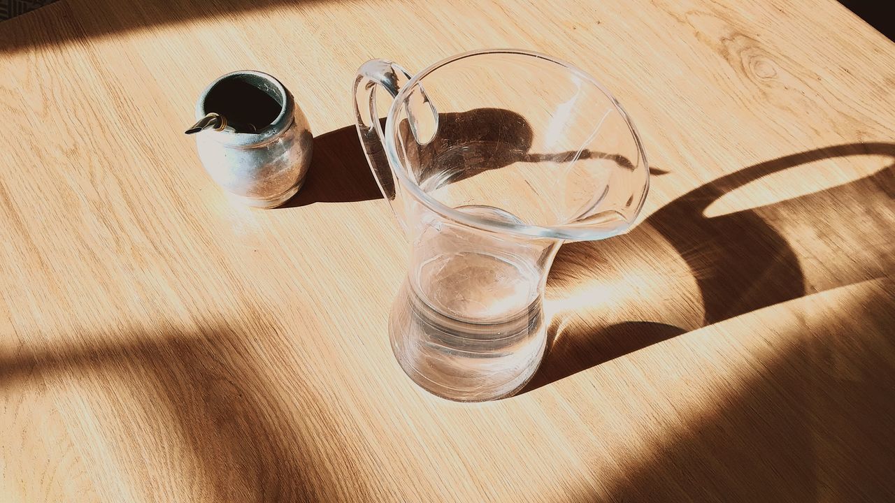 HIGH ANGLE VIEW OF BEER GLASS ON TABLE AT HOME