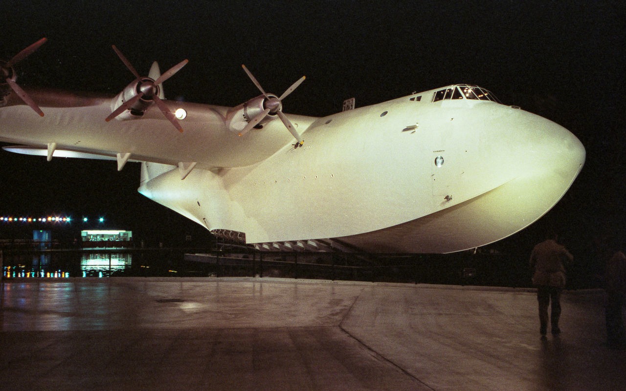 VIEW OF AIRPLANE IN AIRPORT RUNWAY