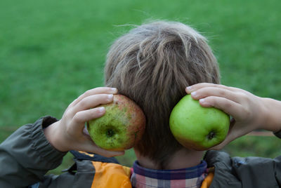 Close-up of hands holding apple