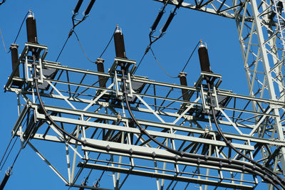 Overhead power line, structure used in electric power transmission and distribution