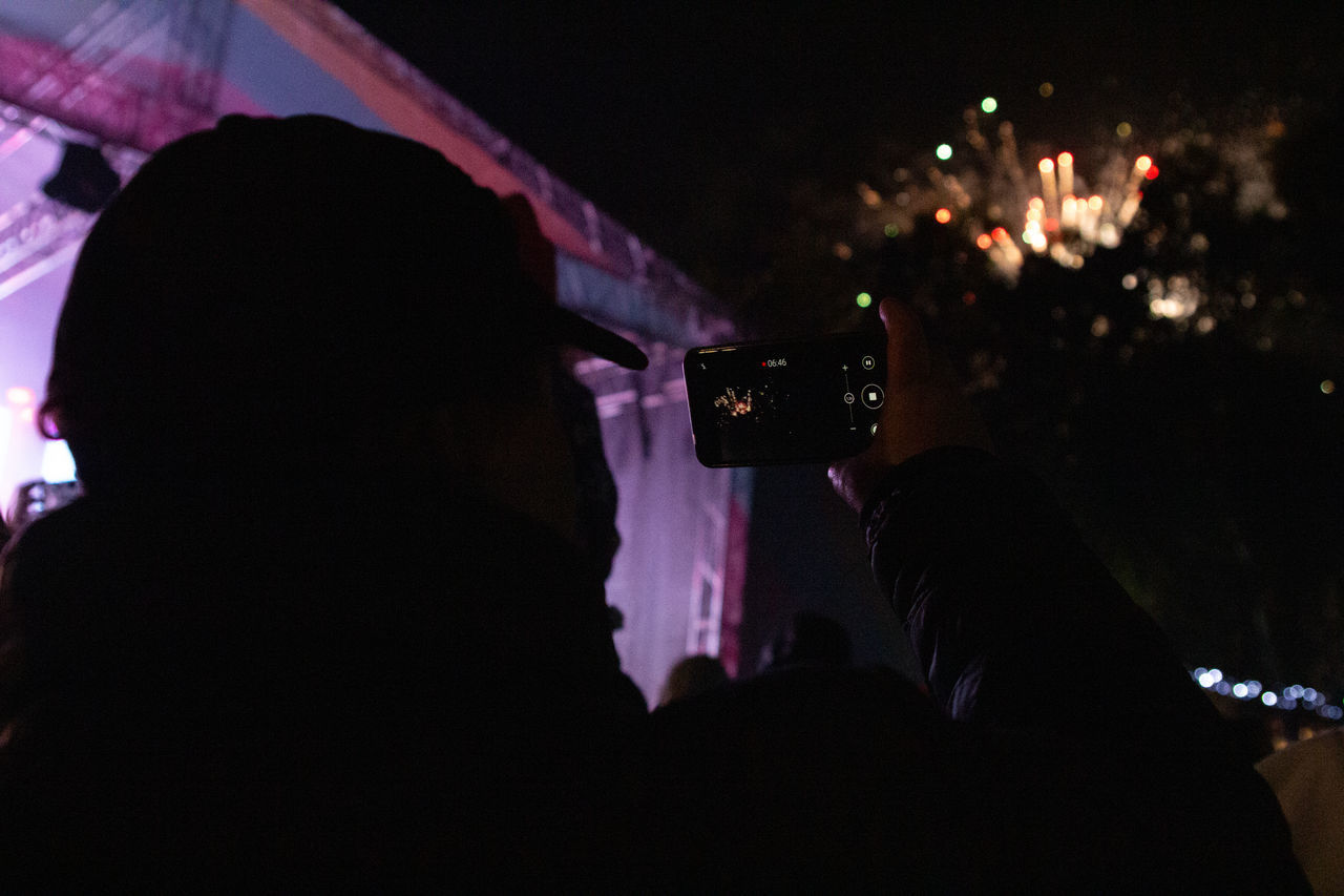 PORTRAIT OF SILHOUETTE MAN PHOTOGRAPHING AT NIGHT