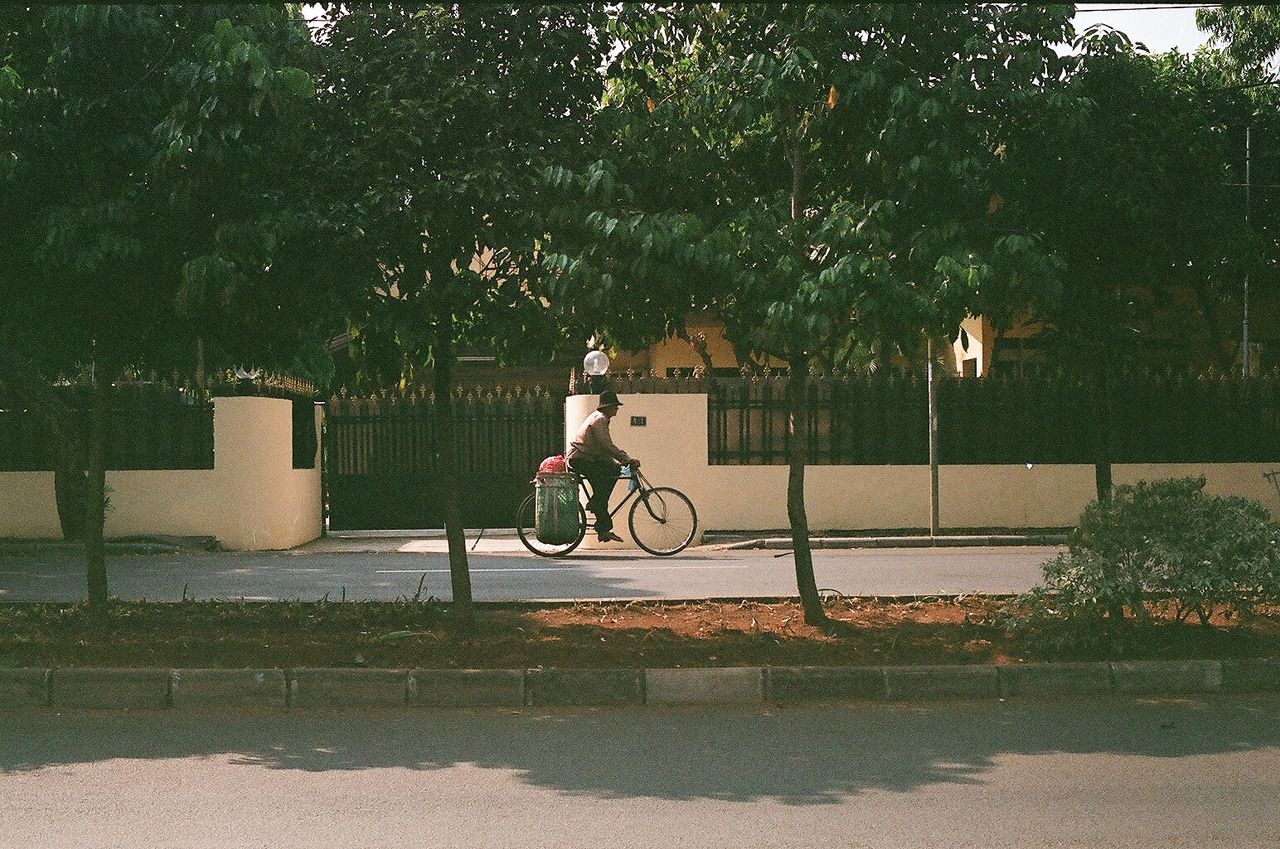 Bicycle commuter