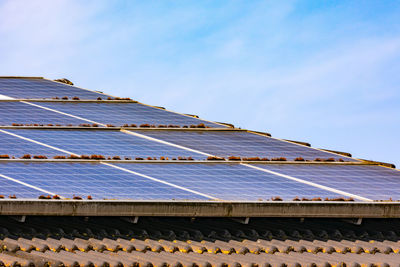 Business model cleaning of pv systems on private and public roofs contaminated by dust and moss