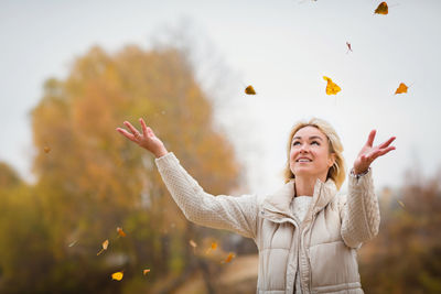 Elegante blondy woman walking and relaxing outdoors in autumn