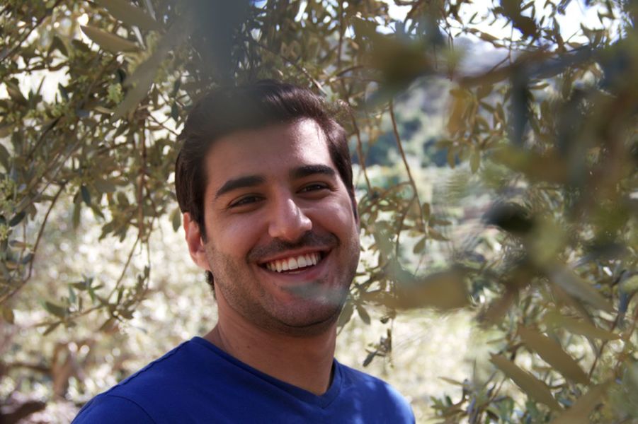 PORTRAIT OF SMILING MAN