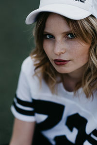 Portrait of young woman sitting 