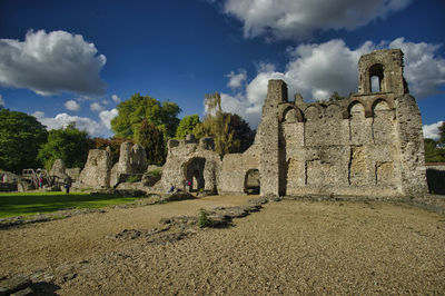 Old ruins of building against sky