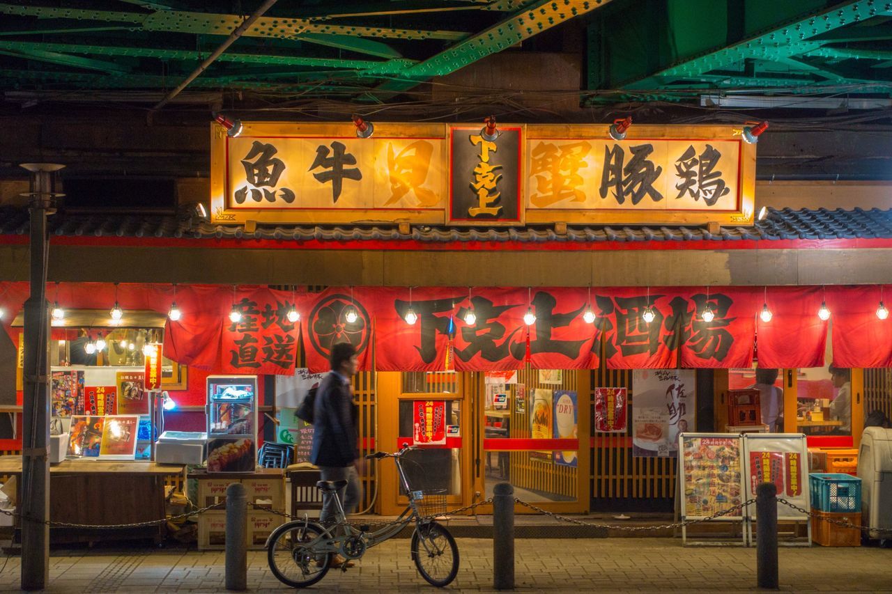 illuminated, built structure, architecture, indoors, retail, in a row, store, hanging, large group of objects, lantern, text, no people, for sale, abundance, multi colored, arrangement, night, non-western script, lighting equipment, absence