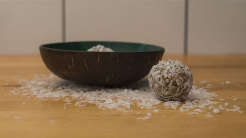 Close-up of bread in bowl on table