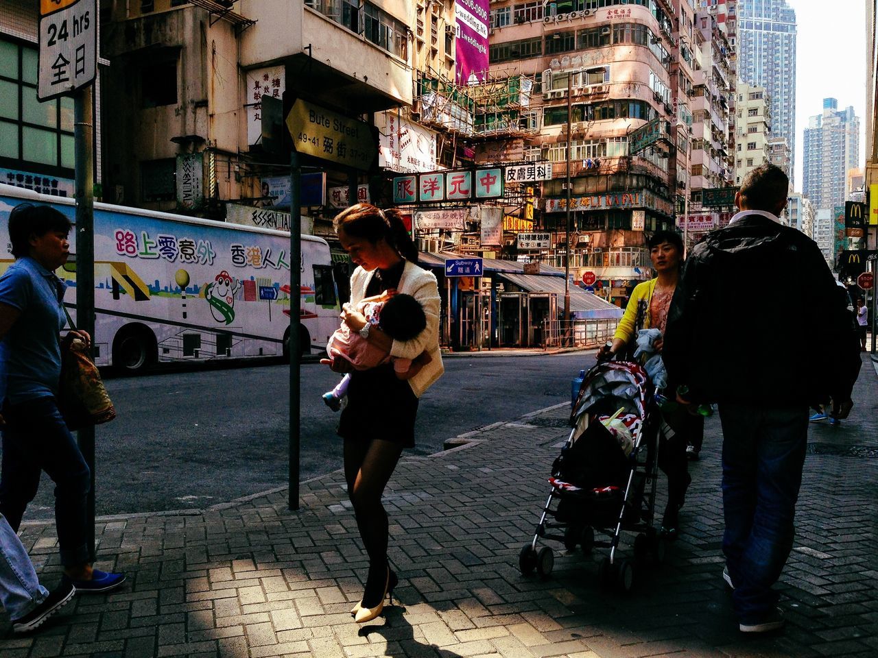 building exterior, lifestyles, architecture, built structure, city, leisure activity, casual clothing, street, men, full length, person, city life, walking, standing, young adult, holding, rear view