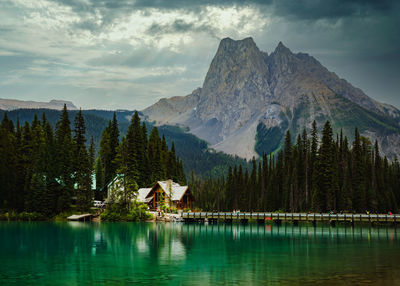 Panoramic view of lake and mountains against sky