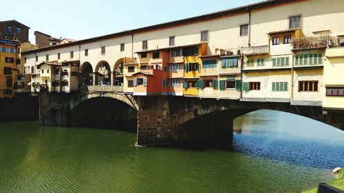Ponte vecchio bridge over arno river