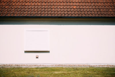 Sunlight falling on house