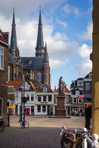 19 april 2023, delft, netherlands market square on a sunny day. 