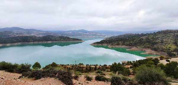 Panoramic view of lake and mountains against sky