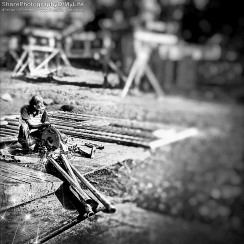 selective focus, wood - material, focus on foreground, close-up, wooden, bench, wood, day, absence, outdoors, abandoned, empty, no people, table, damaged, sunlight, surface level, plank, old, nature