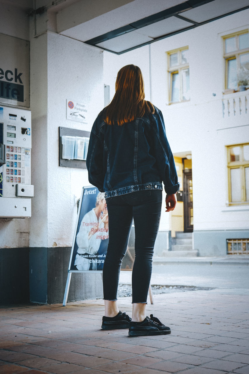 rear view, full length, real people, one person, women, adult, lifestyles, casual clothing, architecture, long hair, hair, hairstyle, indoors, built structure, day, leisure activity, standing, bag, walking, warm clothing