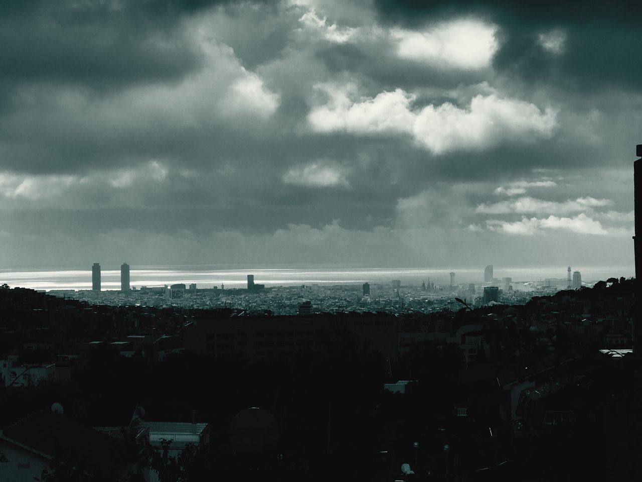 VIEW OF CITYSCAPE AGAINST SKY