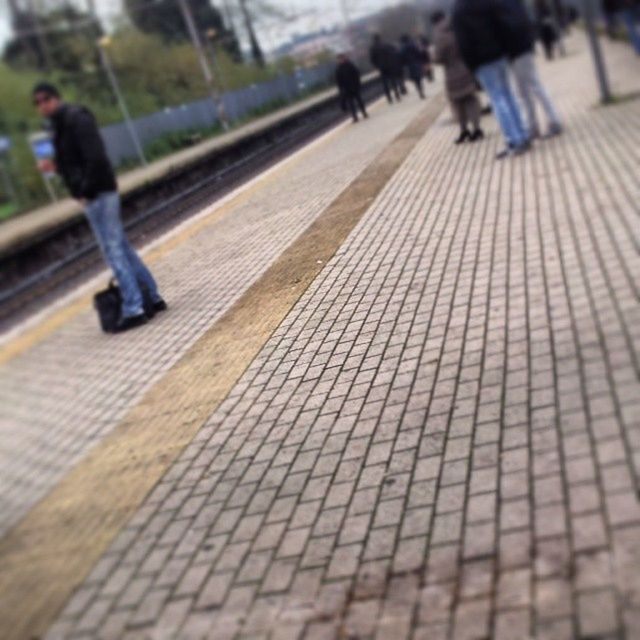 walking, men, lifestyles, person, city life, transportation, railroad station platform, leisure activity, railroad station, on the move, incidental people, indoors, travel, rear view, motion, city, full length, public transportation, high angle view