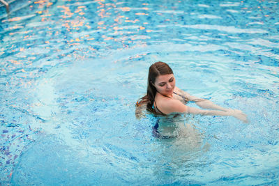 Portrait of woman in swimming pool