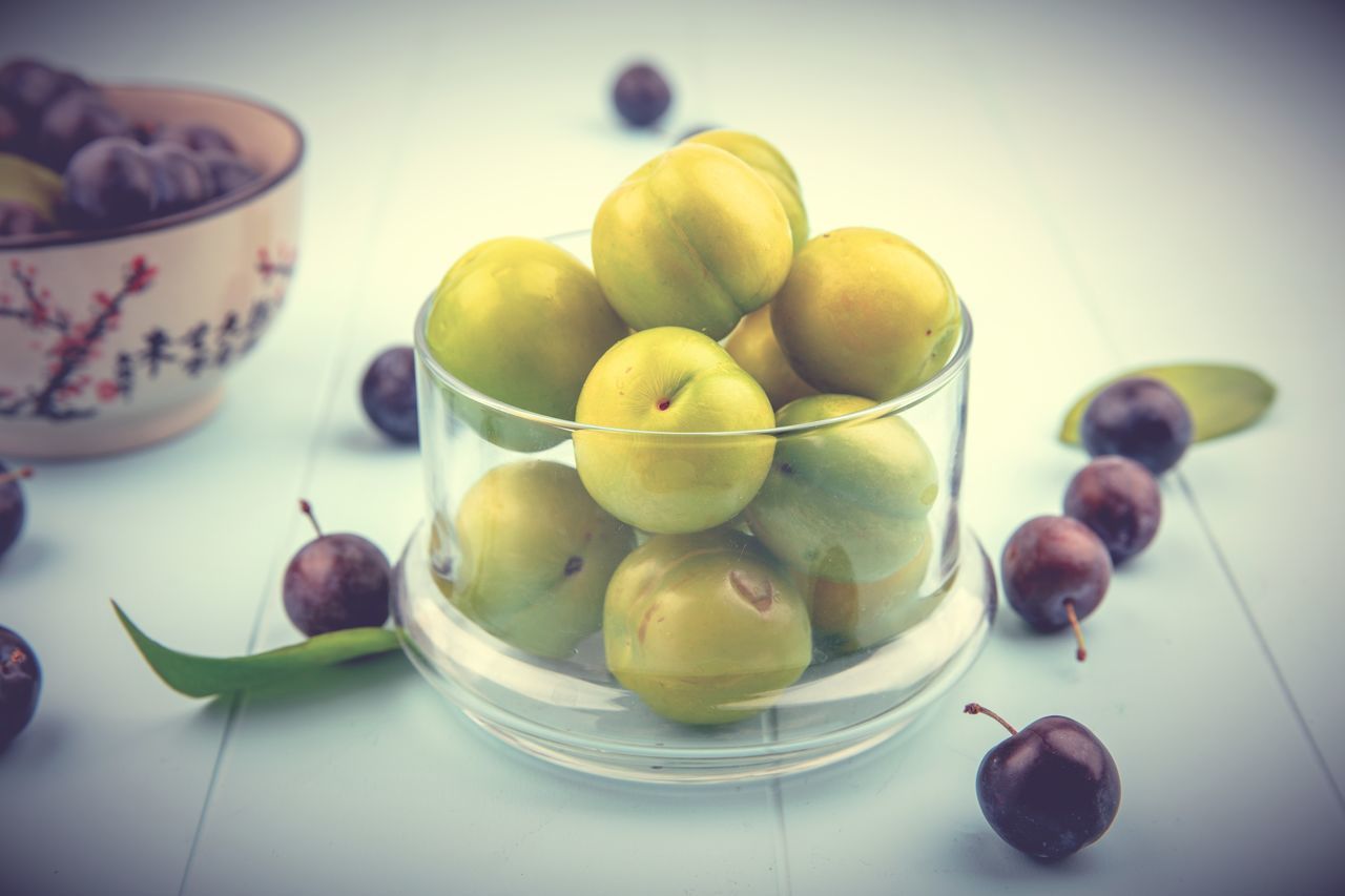 food and drink, food, fruit, healthy eating, wellbeing, freshness, bowl, plant, no people, indoors, fruit bowl, still life, produce, still life photography, grape, citrus fruit, table