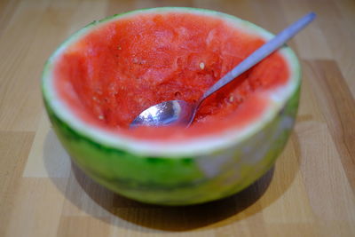 Close-up of red fruit in bowl on table