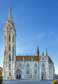  matthias church is a roman catholic church located in the holy trinity square, budapest, hungary