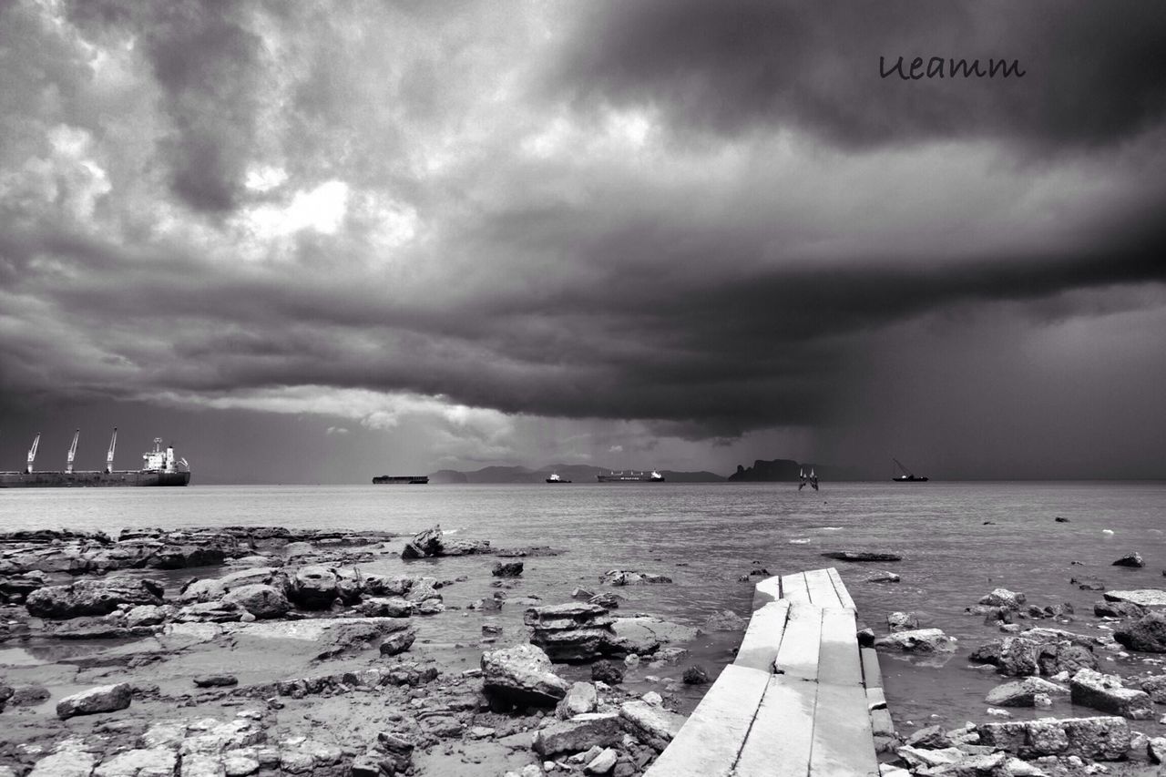 SCENIC VIEW OF SEASCAPE AGAINST CLOUDY SKY