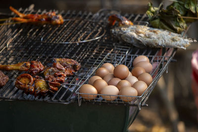 Several eggs are placed on a wire rack. grilled street food in thailand makes you feel hungry.