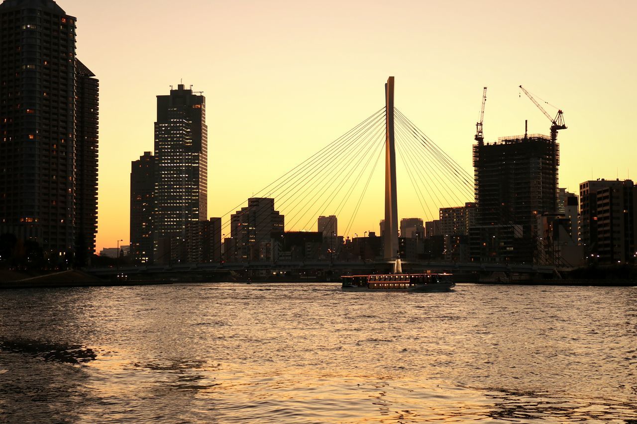 VIEW OF CITY AT WATERFRONT