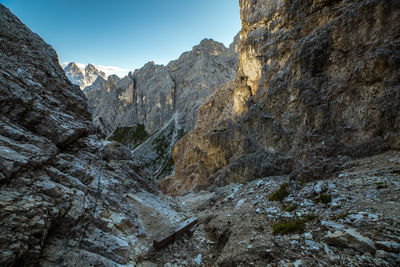 Cadini di misurina and alpine mountain path bonacossa, trentino, italy