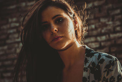 Portrait of woman against wall