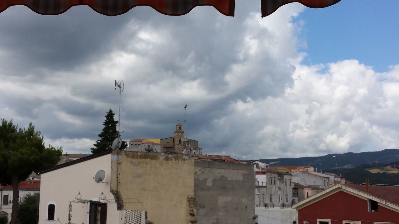 building exterior, architecture, built structure, sky, house, cloud - sky, residential structure, residential building, roof, cloudy, cloud, town, low angle view, residential district, weather, day, building, outdoors, no people, city