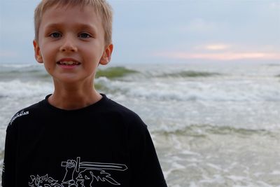 Portrait of smiling mid adult man against sea