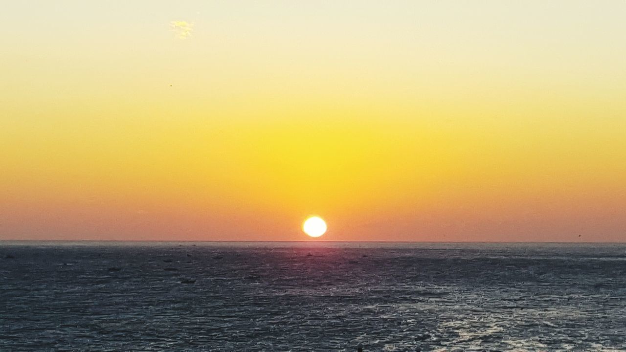 sea, sunset, horizon over water, water, sun, scenics, tranquil scene, waterfront, orange color, tranquility, beauty in nature, copy space, idyllic, clear sky, nature, rippled, seascape, sky, no people, outdoors