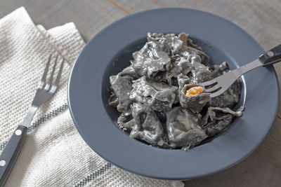 Black tortelloni filled with salmon.