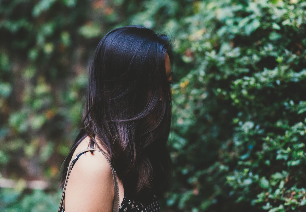 lifestyles, leisure activity, focus on foreground, close-up, person, headshot, young adult, part of, unrecognizable person, young women, outdoors, side view, men, day, rear view, long hair