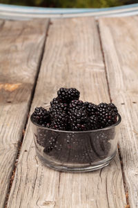 Close-up of blackberry fruits in bowl on table