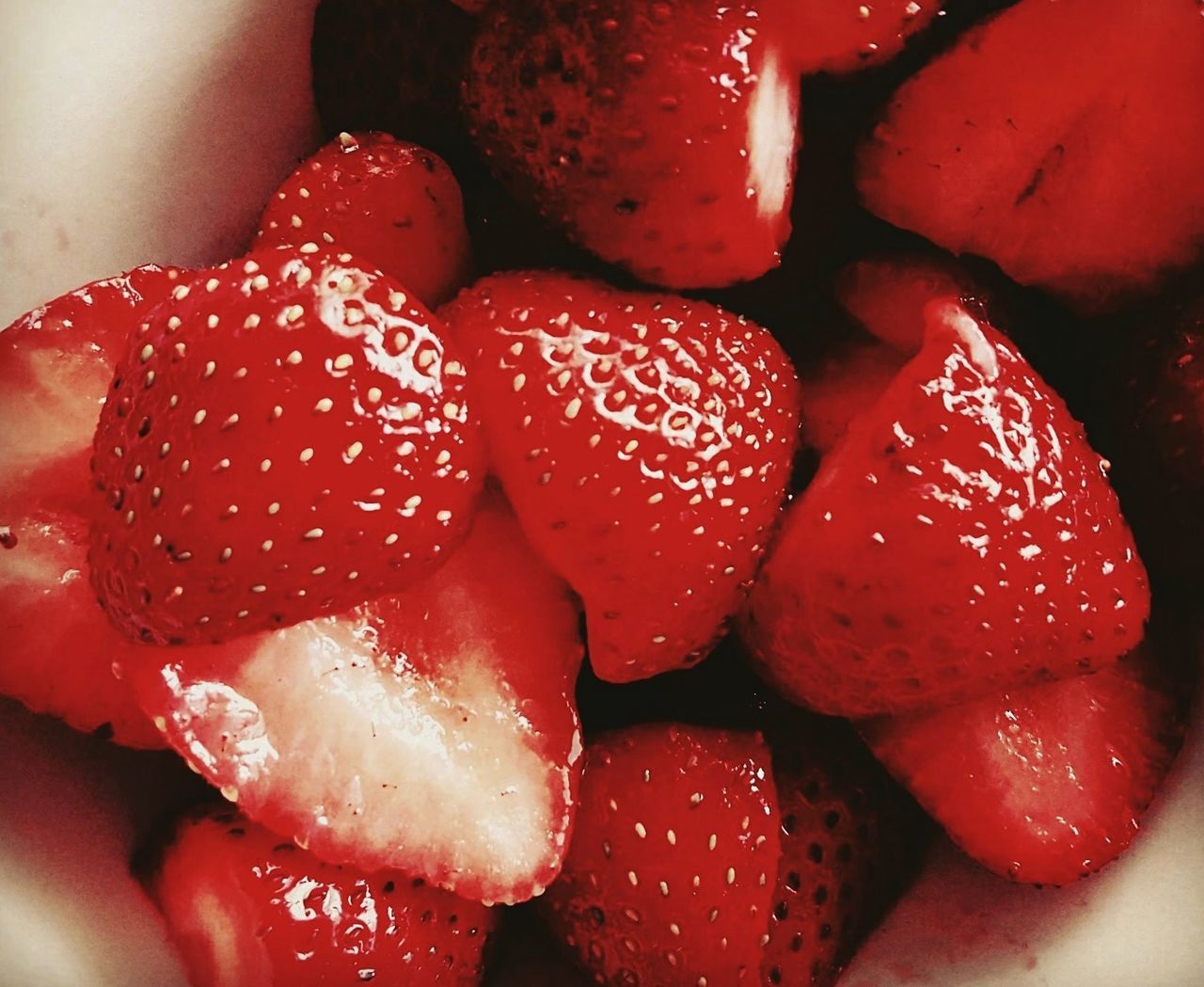 CLOSE-UP OF RED STRAWBERRIES