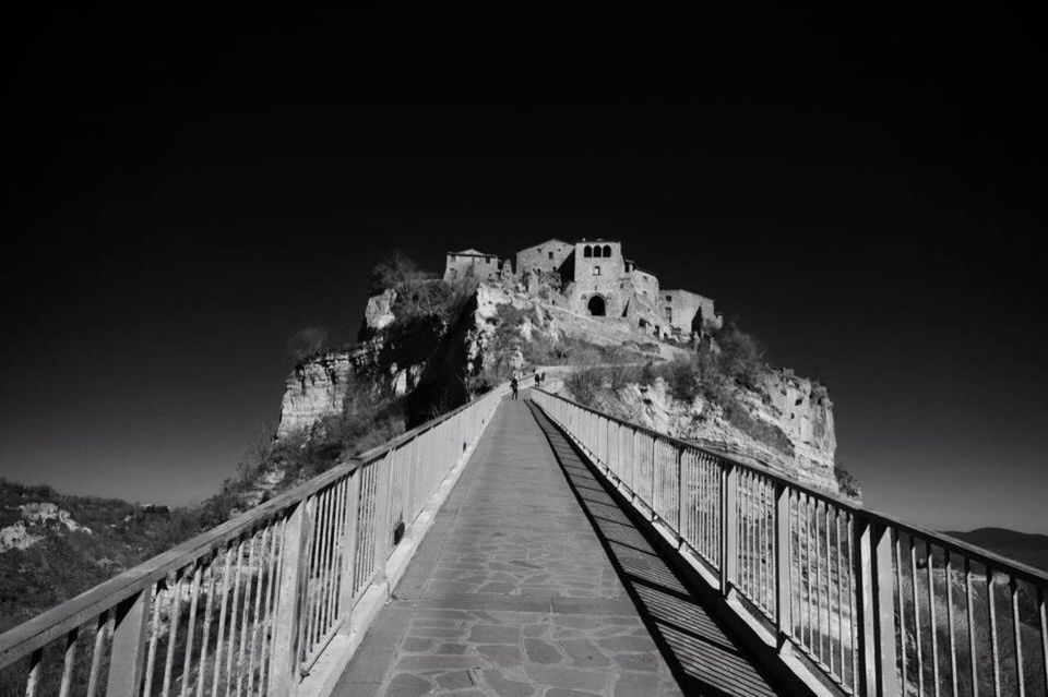 architecture, built structure, building exterior, clear sky, copy space, the way forward, city, railing, sky, low angle view, history, building, outdoors, travel destinations, bridge - man made structure, diminishing perspective, famous place, day, residential building, no people