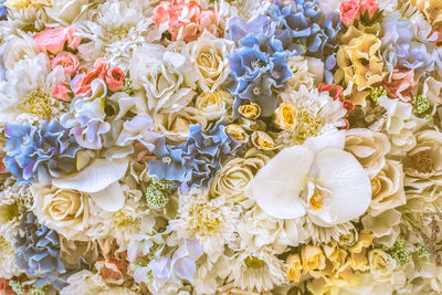 Close-up of white rose bouquet