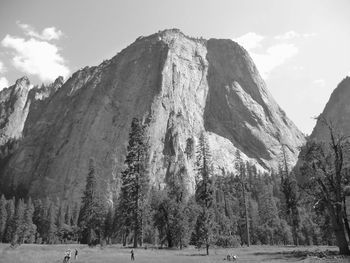 Scenic view of rocky mountains at yosemite national park against sky