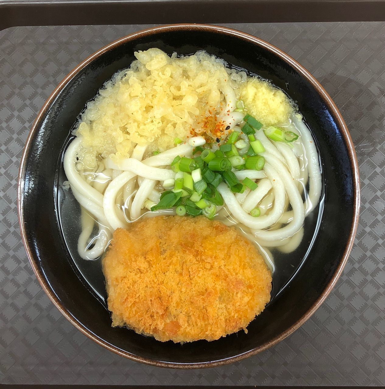 HIGH ANGLE VIEW OF FOOD IN PLATE