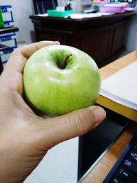 Close-up of hand holding apple