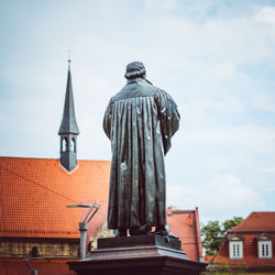 Statue of historic building against sky