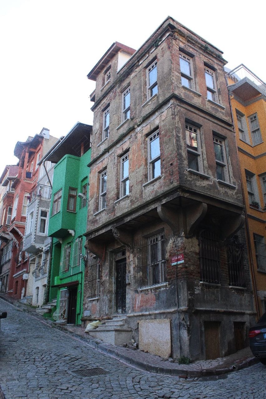 architecture, built structure, building exterior, building, residential district, city, sky, window, house, no people, clear sky, nature, low angle view, day, street, outdoors, old, wall, road, multi colored, apartment