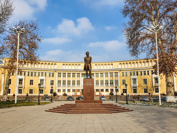 Statue of historic building against sky