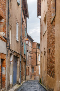 Narrow alley amidst buildings in city