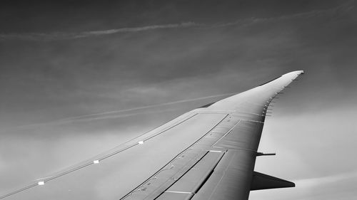 Image of airplane wing