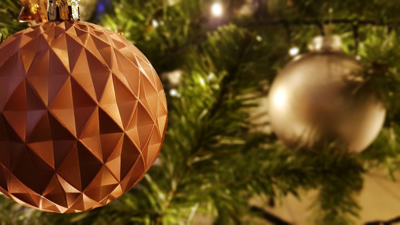 CLOSE-UP OF CHRISTMAS DECORATION HANGING ON TREE AT NIGHT